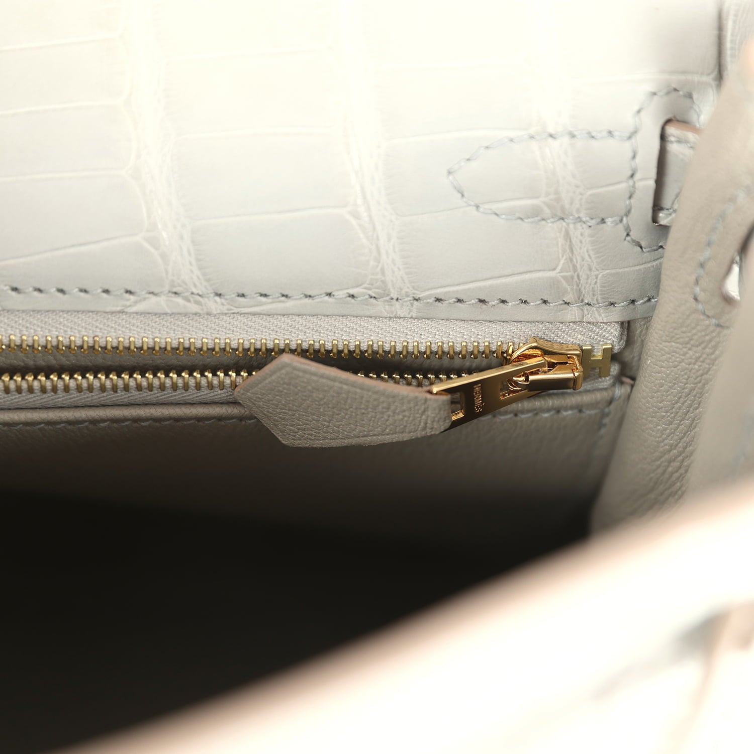Hermès Kelly Retourne 25 Gris Perle Matte Alligator Gold Hardware Hermes Kelly Retourne 25 Gris Perle Matte Alligator Gold Hardware - view 9