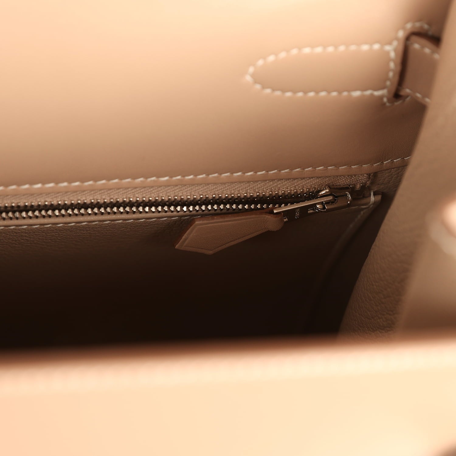 Hermès Kelly Sellier 35 Argile Tadelakt Guilloche Palladium Hardware Hermes Kelly Sellier 35 Argile Tadelakt Guilloche Palladium Hardware - View 9