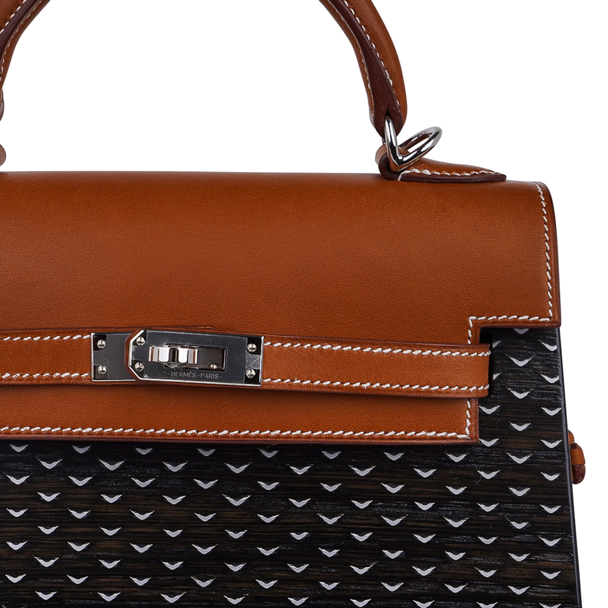 Hermès Kellywood 22 Bog Oak Barenia Leather Palladium Hardware – Limited Edition Hermès Limited Edition Kellywood 22 Bag Bog Oak Barenia Leather Palladium Hardware - view 9