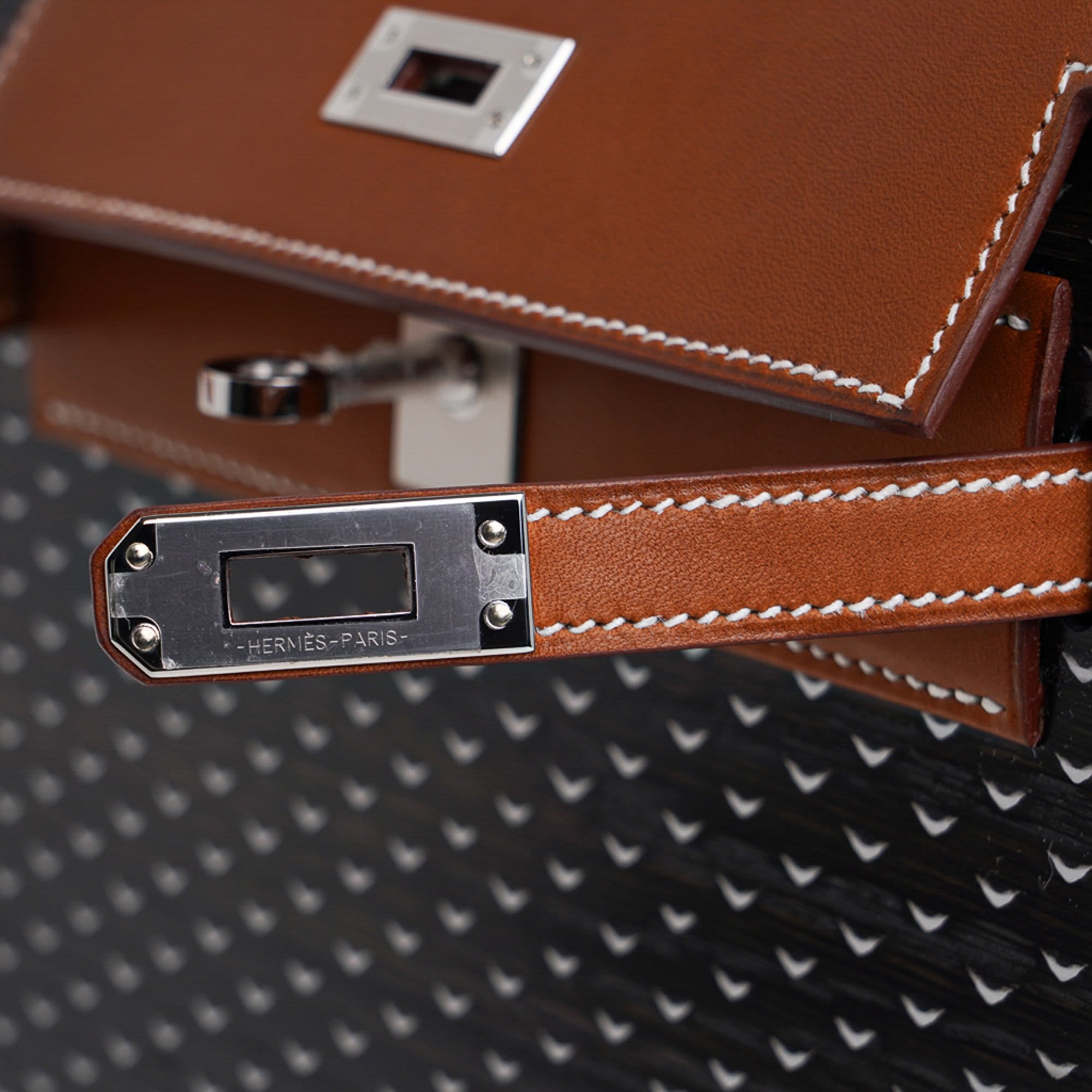 Hermès Kellywood 22 Bog Oak Barenia Leather Palladium Hardware – Limited Edition Hermès Limited Edition Kellywood 22 Bag Bog Oak Barenia Leather Palladium Hardware - view 6